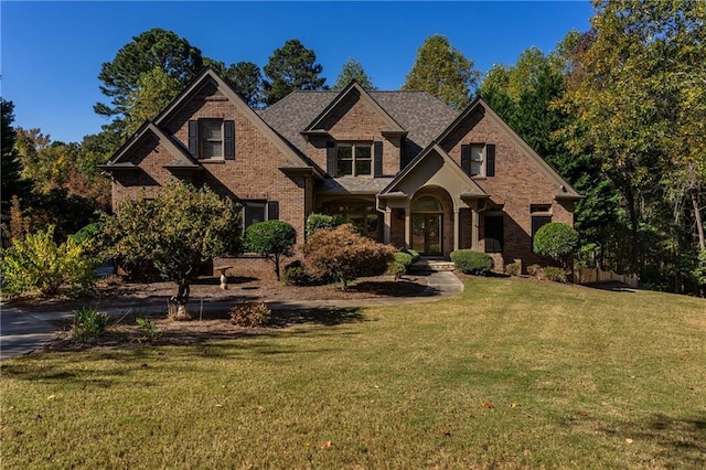 view of front of home featuring a front lawn