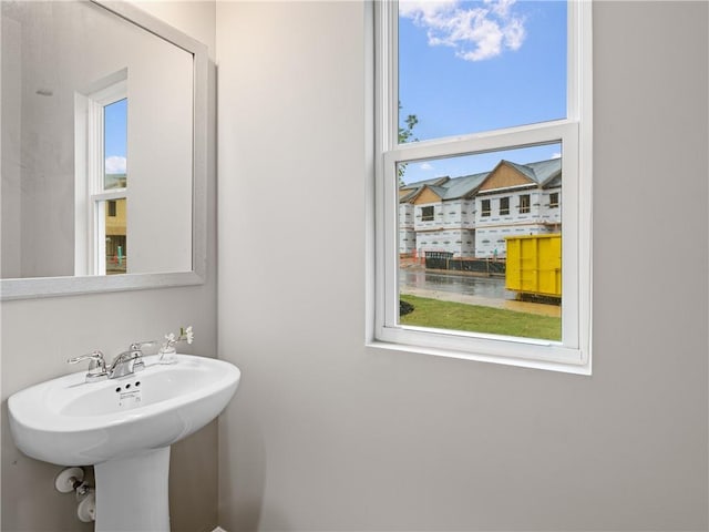 bathroom featuring sink