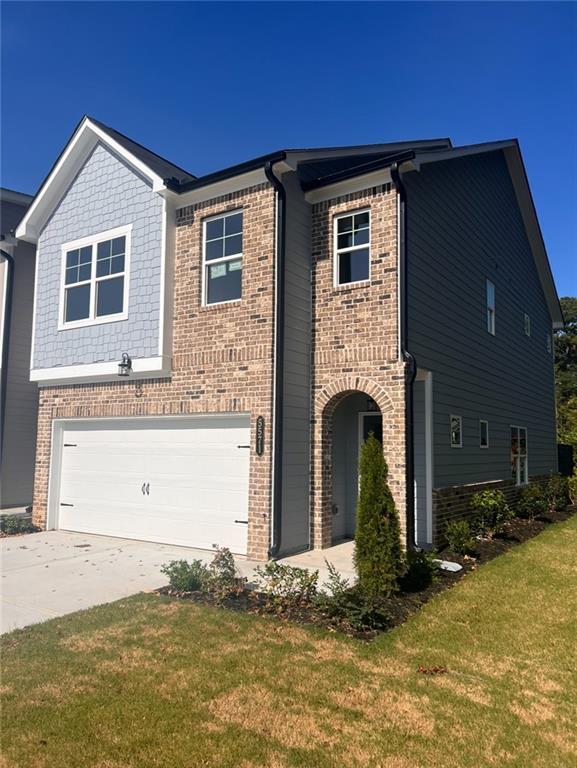 view of front of house featuring a front yard and a garage