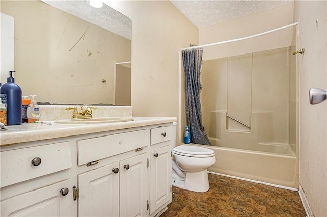 full bathroom with shower / bath combo with shower curtain, vanity, toilet, and a textured ceiling