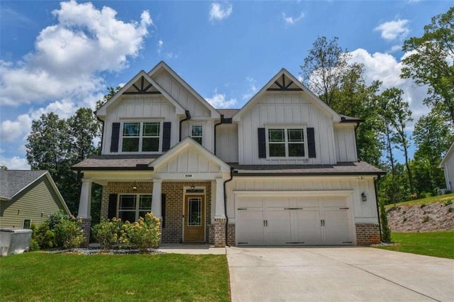 craftsman house with a garage, a front lawn, and covered porch