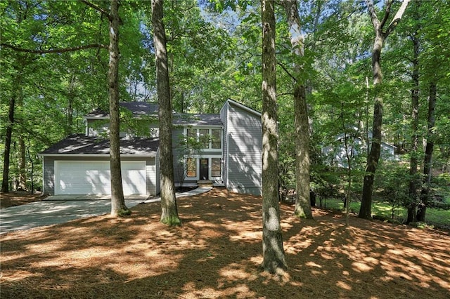 545 Woodman Pl, Roswell, GA 30076 - view of front facade featuring concrete driveway and a garage