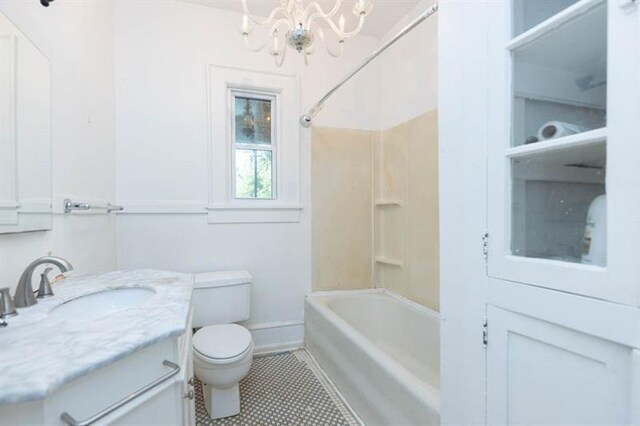 full bathroom featuring vanity, an inviting chandelier, tile patterned floors, toilet, and tub / shower combination