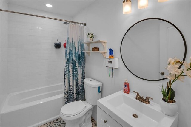 full bathroom featuring shower / bath combo with shower curtain, vanity, and toilet