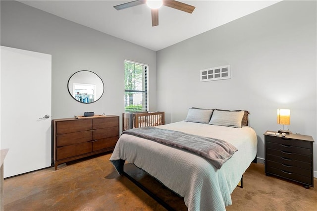 bedroom with ceiling fan