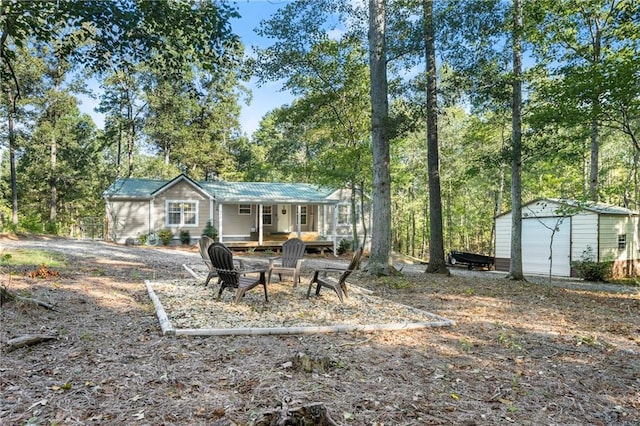 view of yard featuring a fire pit and a shed