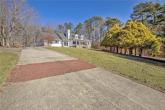 view of front of property with a front yard