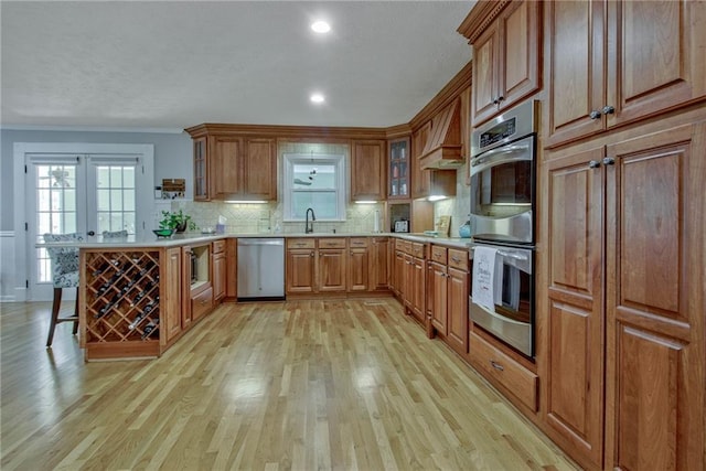 kitchen featuring appliances with stainless steel finishes, tasteful backsplash, sink, kitchen peninsula, and a breakfast bar