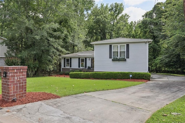 1487 W Bend Creek Ct, Atlanta, GA 30338 - split level home with concrete driveway and a front yard
