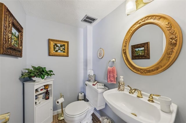 1487 W Bend Creek Ct, Atlanta, GA 30338 - bathroom featuring toilet, a sink, tile patterned floors, and a textured ceiling