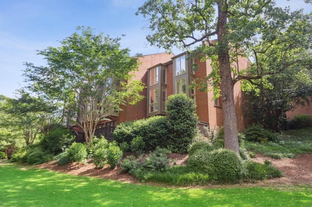 49 Willow Gln, Atlanta, GA 30342 - view of property exterior featuring a lawn
