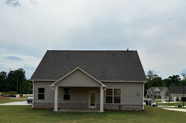 view of front of house with a front yard