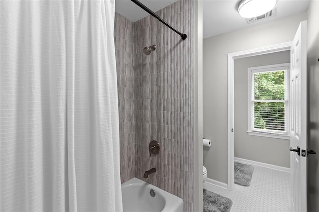 bathroom with visible vents, baseboards, shower / bath combination with curtain, and toilet