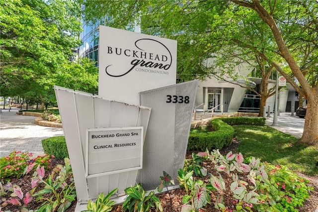 view of community / neighborhood sign