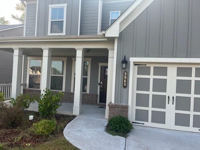 property entrance with a porch