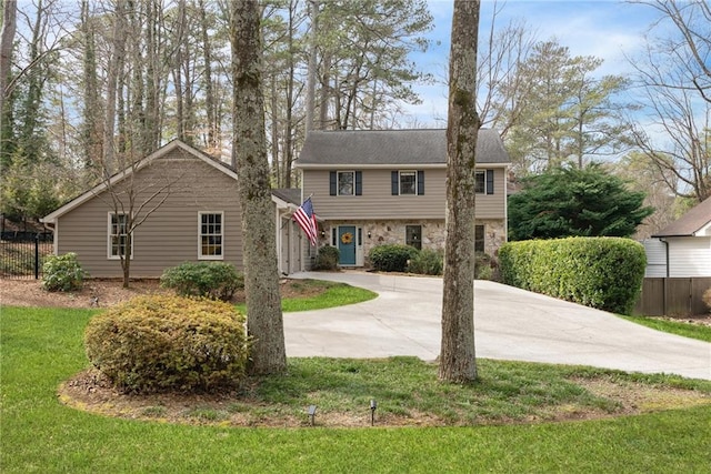 view of front of house with a front lawn