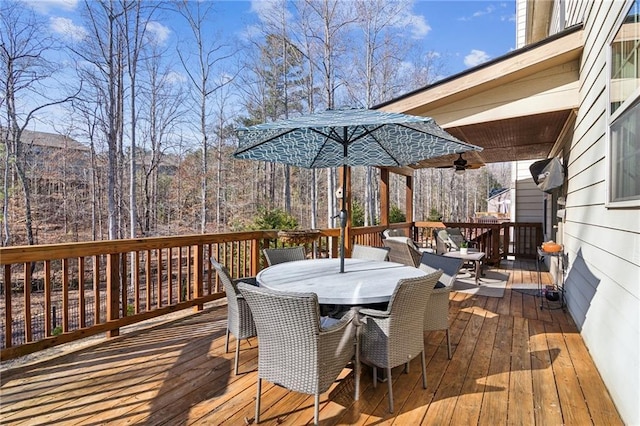 deck featuring ceiling fan