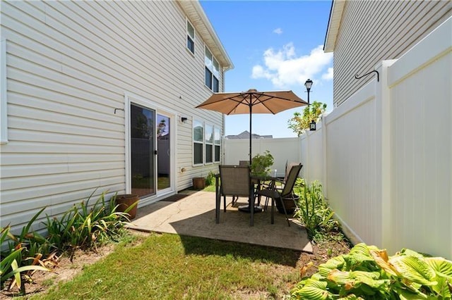 view of yard with a patio area