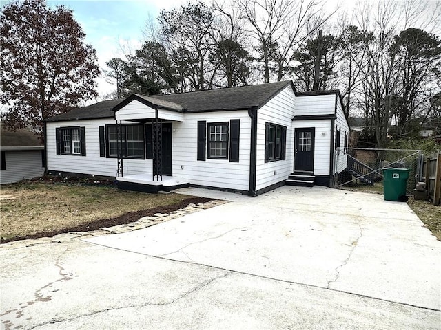 view of front of property