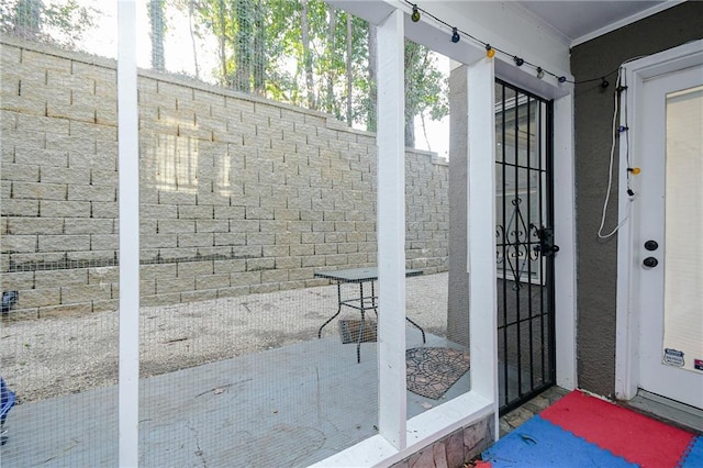 entryway featuring crown molding