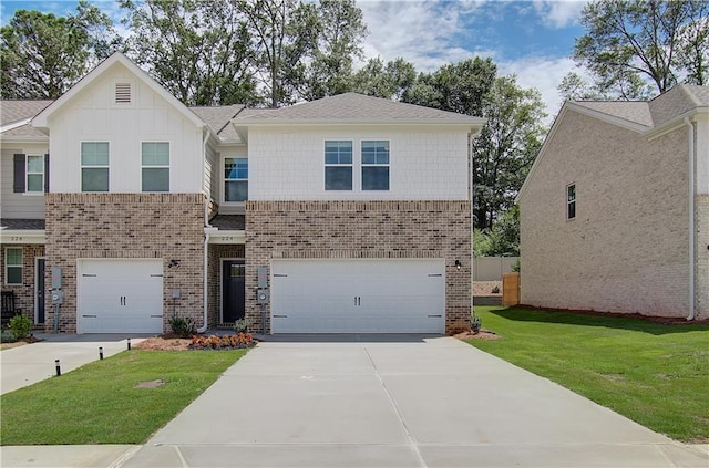 view of front of home featuring a front yard and a garage