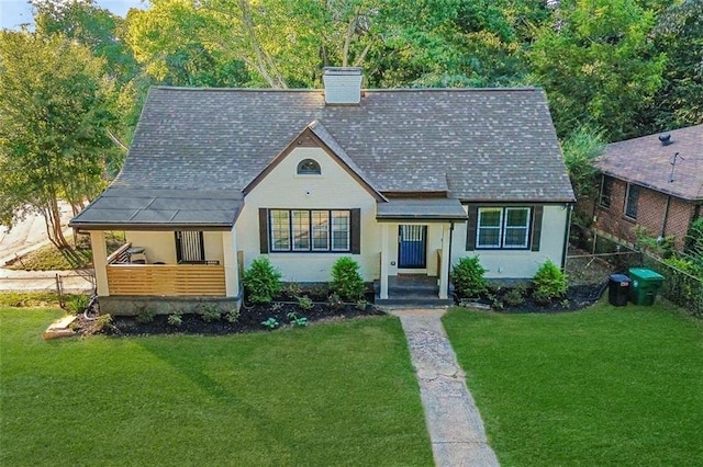 view of front of house with a front lawn