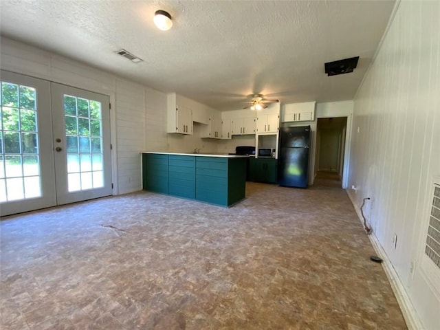 995 Gadsden Rd, Cave Spring, GA 30124 - kitchen featuring freestanding refrigerator, a peninsula, french doors, a textured ceiling, and a ceiling fan