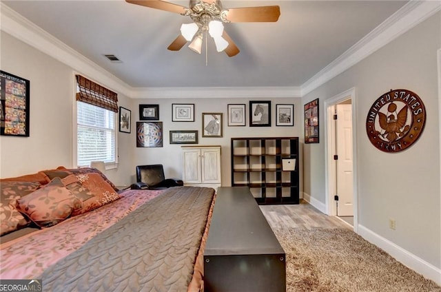 bedroom with visible vents, crown molding, a ceiling fan, and baseboards