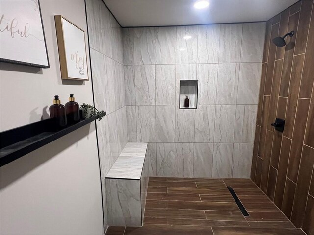 bathroom featuring a tile shower