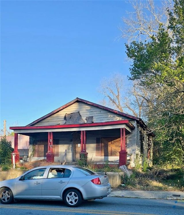 view of front facade with covered porch