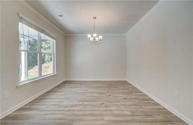 unfurnished room featuring crown molding, light hardwood / wood-style flooring, and a notable chandelier