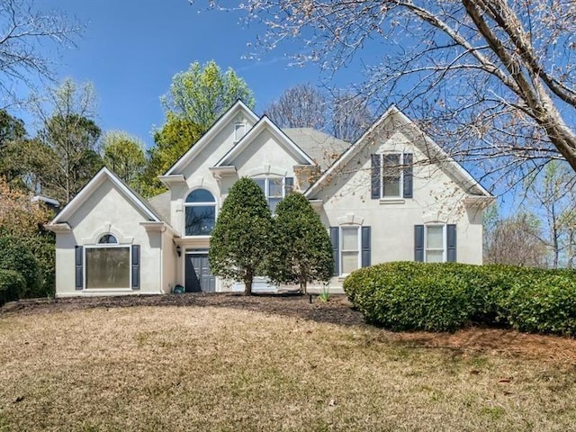 view of front property featuring a front lawn