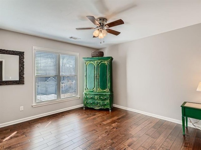 unfurnished room with dark hardwood / wood-style flooring and ceiling fan