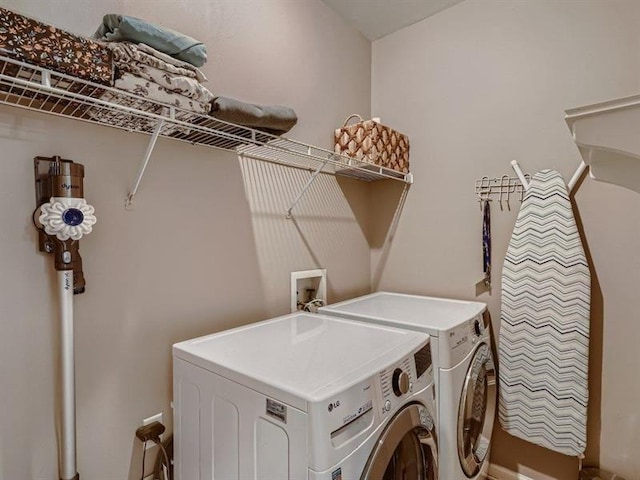 washroom featuring washing machine and clothes dryer