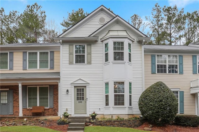 view of front of house with a front yard