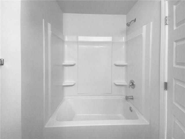 bathroom with shower / tub combination