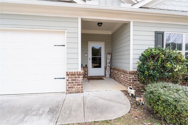 view of front of property with a garage and a front yard