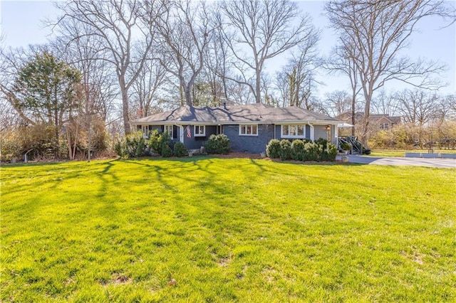 ranch-style home with a front yard