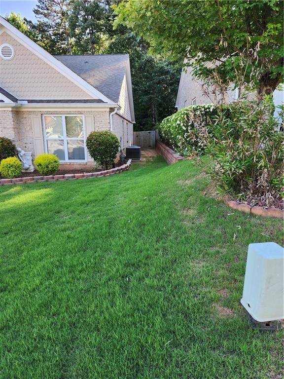 979 Simonton Glen Dr, Lawrenceville, GA 30045 - view of yard