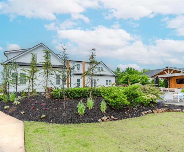 6044 Wade Orr Rd, Flowery Branch, GA 30542 - view of green lawn with a patio area