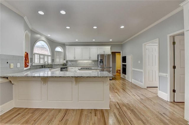 empty room featuring a tray ceiling, a ceiling fan, baseboards, and carpet floors