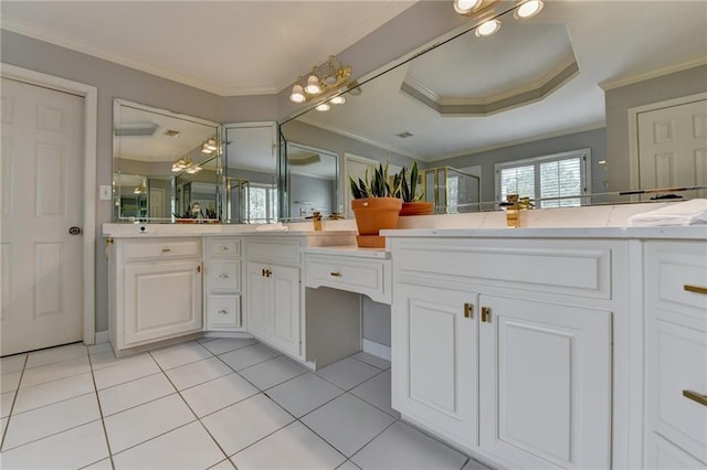 empty room with visible vents, ceiling fan, baseboards, and light wood-style floors