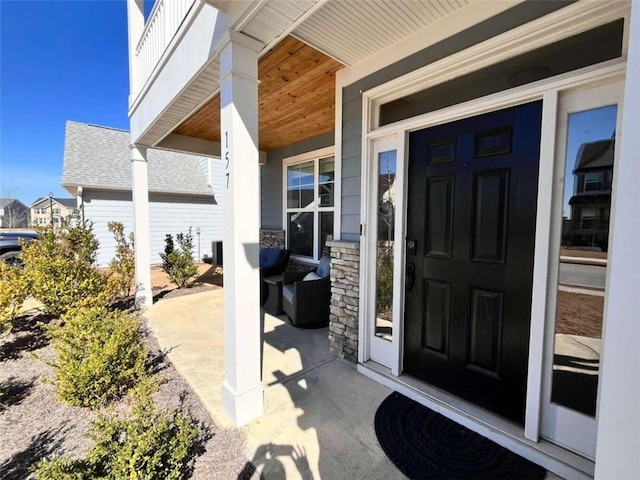 property entrance featuring a porch