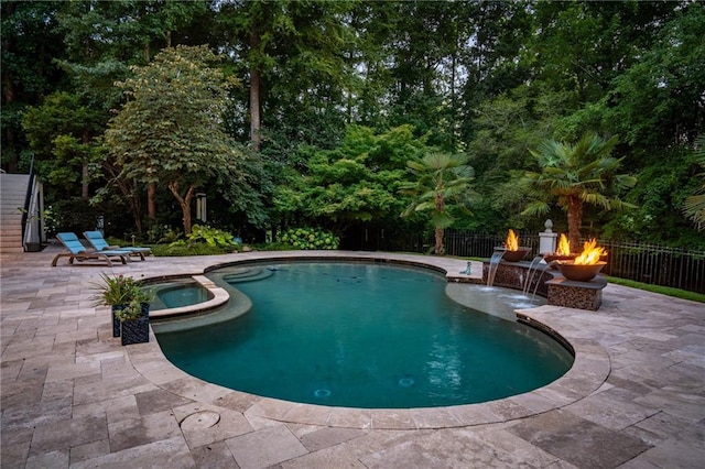 view of pool with an in ground hot tub, a patio, and an outdoor fire pit