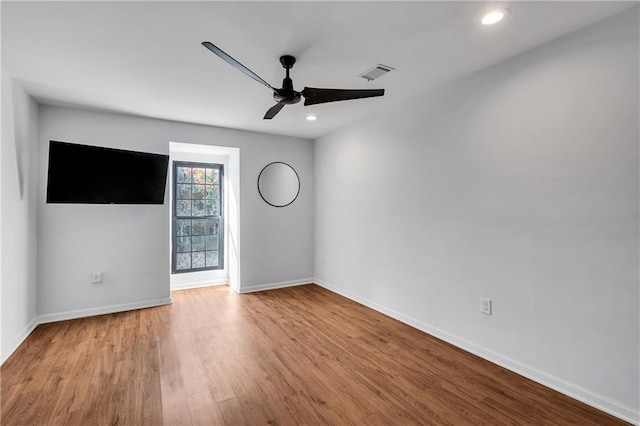 empty room featuring light hardwood / wood-style floors and ceiling fan