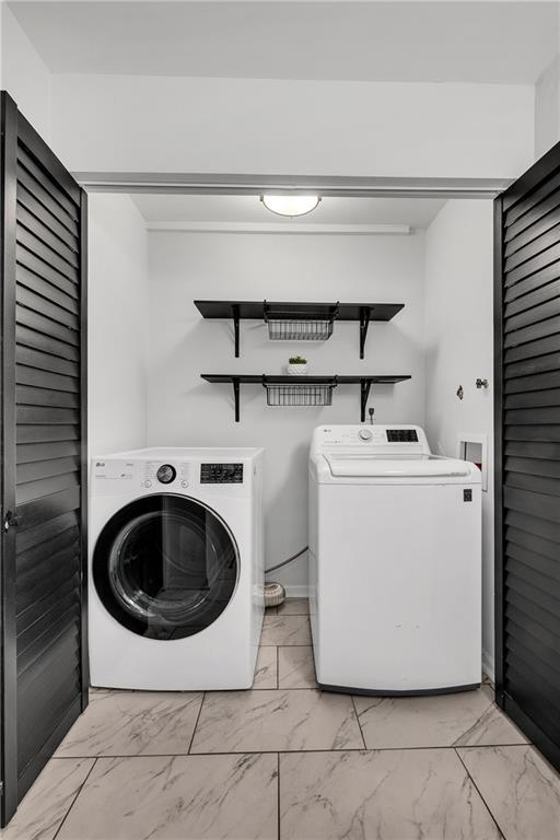 washroom with washing machine and dryer