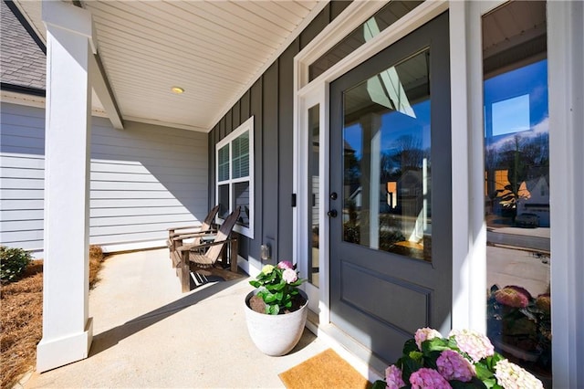 entrance to property featuring a porch