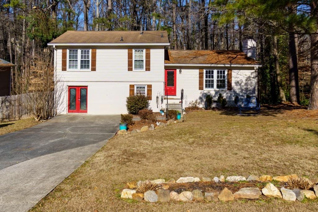 tri-level home with a front lawn