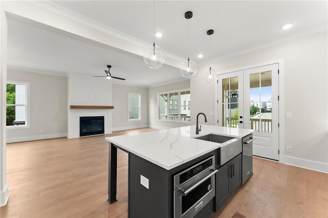 1419 Coretta Bnd, Atlanta, GA 30318 - kitchen featuring stainless steel appliances, a sink, crown molding, light wood-style flooring, and dark cabinetry