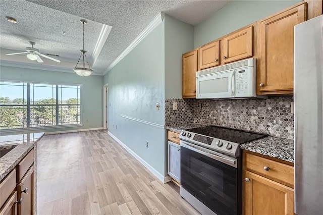 kitchen featuring crown molding, decorative light fixtures, light hardwood / wood-style flooring, appliances with stainless steel finishes, and decorative backsplash